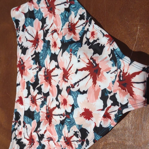 NWOT Woman Swim Bottoms Size L - Picture 3 of 6